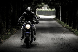 Porter un gilet chauffant à moto est indispensable